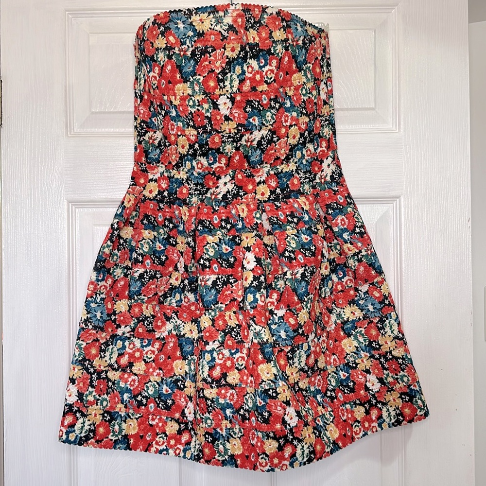 Dainty Strapless Stretch Floral Dress size Medium